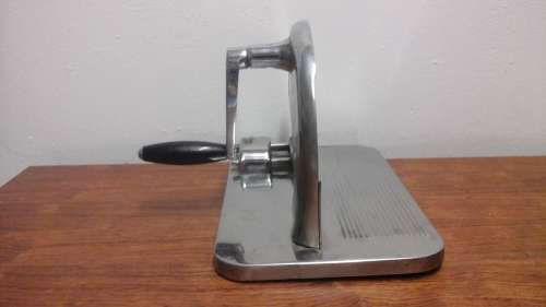 TERRIFIC VINTAGE MANUAL PINEWARE BREAD SLICER. AWESOME & FUNCTIONAL!