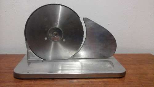 TERRIFIC VINTAGE MANUAL PINEWARE BREAD SLICER. AWESOME & FUNCTIONAL!