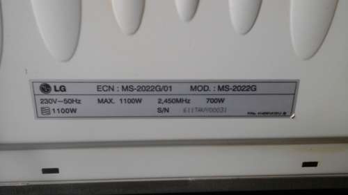 A FANTASTIC FULLY FUNCTIONAL LITTLE MICROWAVE. PERFECT FOR A SMALL KITCHEN OR SMALL FAMILY