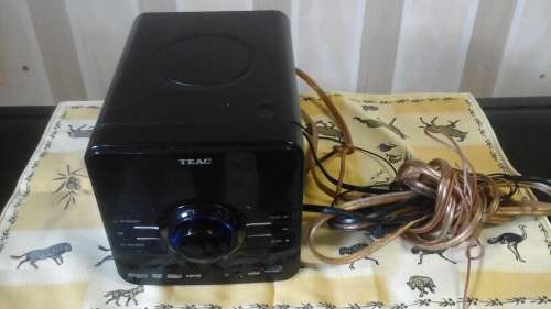 FANTASTIC TEAC DVD MICRO HI-FI SYSTEM. MODEL: MCDV-750. AWESOME PIECE!