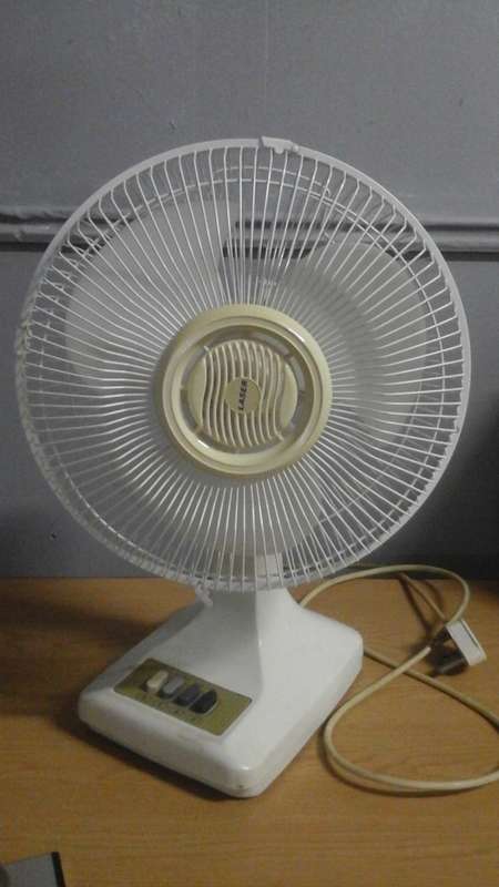 FANTASTIC LASER30CM DESK FAN. MADE IN TAIWAN. MODEL: SD-1226. AWESOME PIECE FOR THE SUMMER!