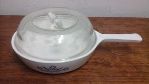 INCREDIBLE VINTAGE CORNING WARE SAUCE PAN/ OVEN DISH. FANTASTIC AND USEFUL PIECE!