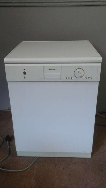 SIMPLY TERRIFIC INDESIT D4000 DISHWASHER. PRACTICAL PIECE TO BRING SIMPLICITY TO YOUR HOME!