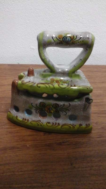 ADORABLE POTPOURRI HOLDER. TERRIFIC AND STUNNING PIECE!