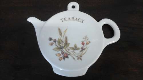 STUNNING VINTAGE TEABAG HOLDER. SIMPLY BEAUTIFUL AND USEFUL PIECE!