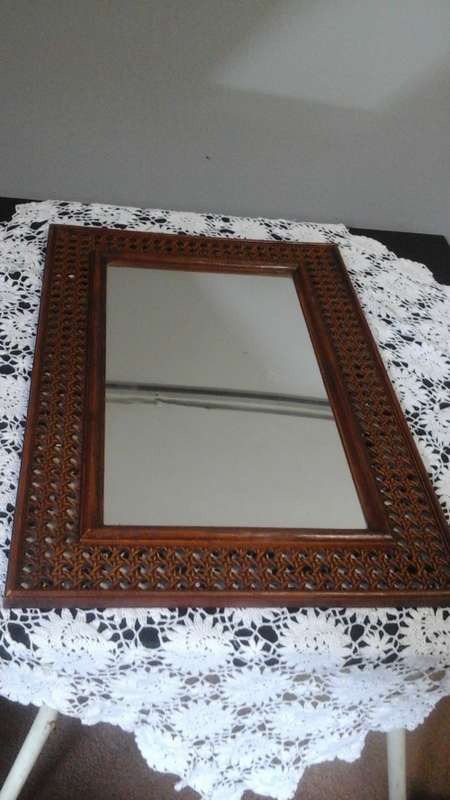 STUNNINGLY BEAUTIFUL VINTAGE WALL HANGING MIRROR. SIMPLY GORGEOUS PIECE!