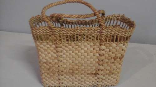 AWESOME VINTAGE CANE SHOPPING BAG. FANTASTIC AND USEFUL PIECE!