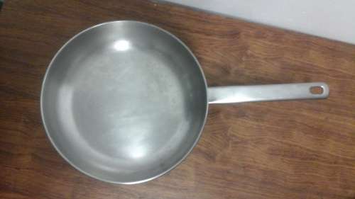FANTASTIC STAINLESS STEEL FRYING PAN. MADE IN KOREA. HANDY AND TERRIFIC PIECE!