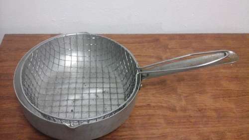TERRIFIC CHIP PAN/ POT AND STRAINER. FANTASTIC AND USEFUL PIECE!