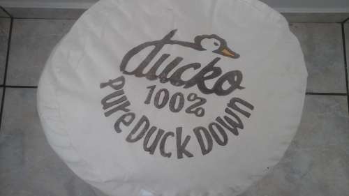 ABSOLUTELY COSY QUEEN SIZED DUCKO DUCK FEATHER DUVET. PERFECT TO KEEP YOU WARM & COMFY THIS WINTER!