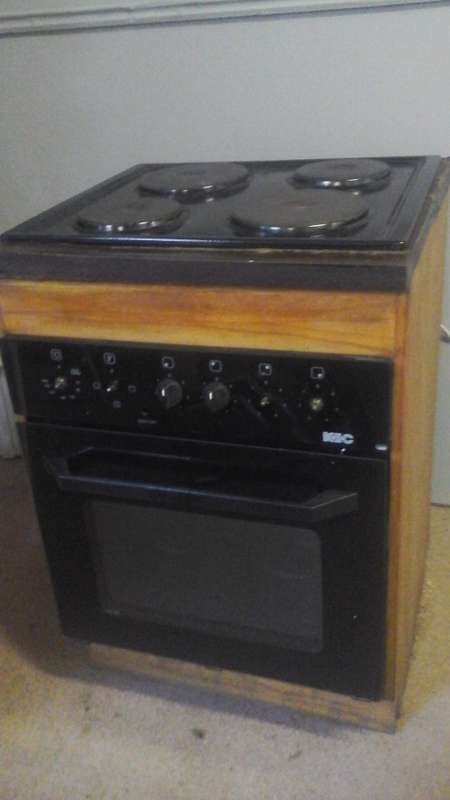 A KIC STOVE THAT IS BUILT INTO A CUPBOARD. EVEN IF IT DOESNT WORK HUNDRED PERCENT USE IT FOR SPARES