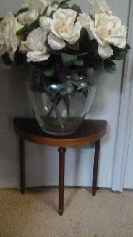 STUNNING SMALL HALF MOON OCCASIONAL TABLE. ABSOLUTELY BEAUTIFUL PIECE!