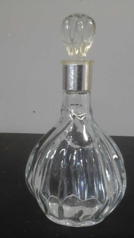BEAUTIFUL VINTAGE 4711 300ML PERFUME BOTTLE. PRETTY REMINDER OF THE PAST!