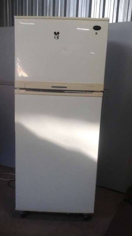 ABSOLUTELY TERRIFIC DAEWOOD DOUBLE- MULTI-FLOW FREEZER & REFRIGERATOR. FR-430.  FANTASTIC AND USEFUL
