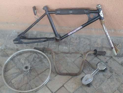 AWESOME VINTAGE BICYCLE FRAME AND ACCESSORIES: WHEEL, HANDLE BAR & ROLLER SKATE. FANTASTIC!