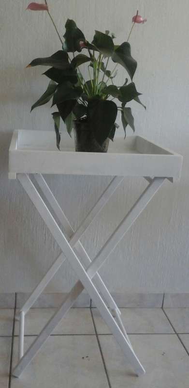 SIMPLY STUNNING WOODEN BUTLERS TABLE. BEAUTIFUL AND FUNCTIONAL PIECE, GREAT FOR SMALL SPACES!!