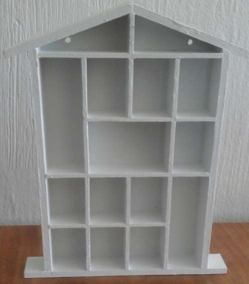 TERRIFIC HOUSE SHAPED WHITE PRINTERS TRAY. PERFECT TO HOUSE ANY COLLECTION!