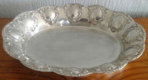 MAGNIFICENT VINTAGE PLATED FRUIT BOWL. STUNNING AND USEFUL PIECE!