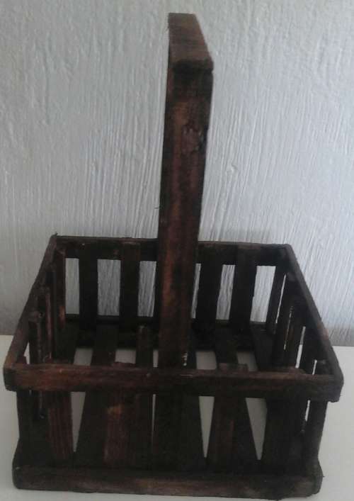 ABSOLUTELY GORGEOUS WOODEN FRUIT BASKET. FANTASTIC AND USEFUL PIECE!