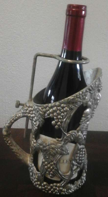EXTREMELY UNUSUAL AND HIGHLY COLLECTIBLE. AN ORNATELY DESIGNED VINTAGE EPNS WINE POURER