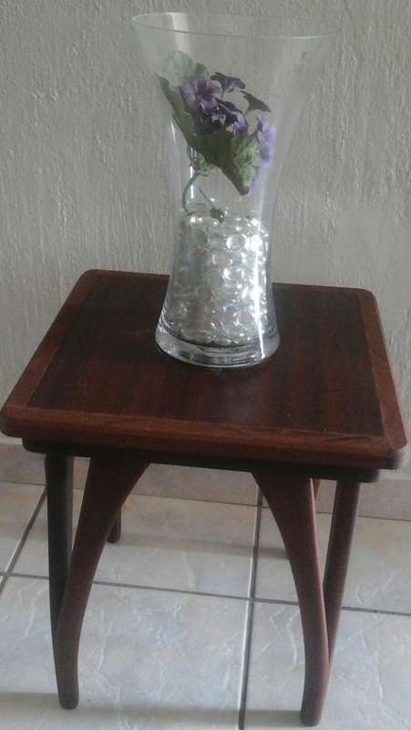 A LOVELY VINTAGE WOODEN COFFEE INTERESTING SHAPED LEGS. BLEND WITH ANY STYLE