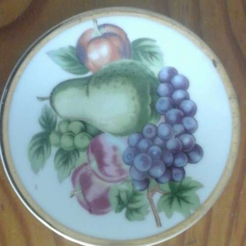 EXQUISITE TOWN HOUSE CHINA SAUCER. MAGNIFICENT PIECE!