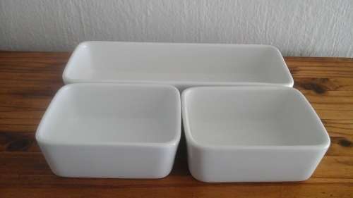 THREE FANTASTIC MAYFAIR & JACKSON SNACK/ BAKING DISHES. STUNNING AND USEFUL PIECES!