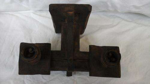 WONDERFUL EXAMPLE OF VINTAGE HAND CRAFTED WORKMANSHIP.AN ELECTRICAL 2BULB WALL MOUNTED LIGHT FITTIN
