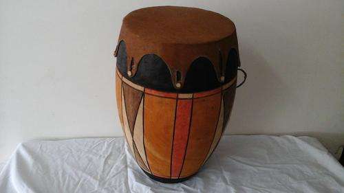 STUNNING TRADITIONAL TYPE DRUM.  BEAUTIFUL CONDITION. SKIN TOP IS IMMACULATE