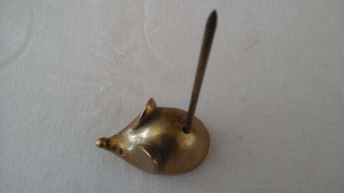 INCREDIBLY CUTE VINTAGE LITTLE BRASS MOUSE PAPER SPIKE
