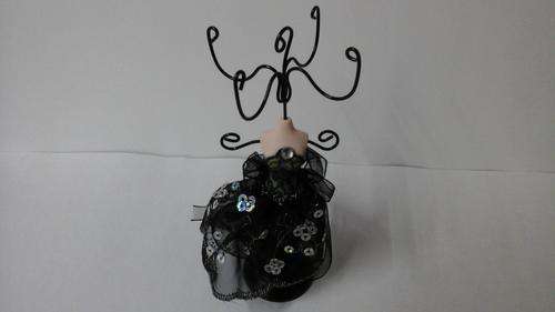 ADORABLE VINTAGE STYLE JEWELLERY MANNEQUIN. RESIN BODY AND LADY BLACK DRESS. WIRE HANGERS