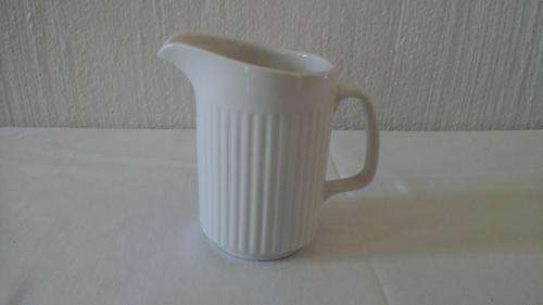 LOVELY RETRO "ATHENA" IRONSTONE CHINA CREAMER/ MILK JUG BY JOHNSON BROS. MADE IN ENGLAND. ELEGANT!