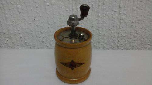 FUNCTIONAL VINTAGE WOOD AND STEEL H S BREMER QUALITY PEPPER GRINDER