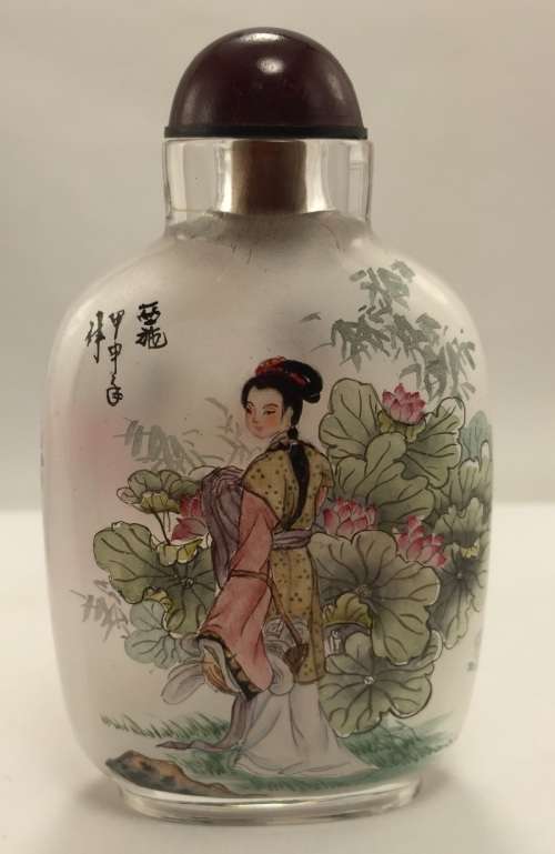 Exquisite Chinese snuff bottle in box