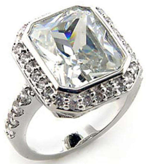 PRETTY 18K WHITE GOLD PLATED SIMULATED DIAMOND LADIES RING