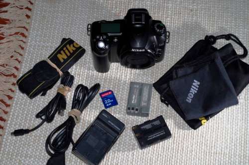 Nikon D50 Body only, 2 batteries charger and SD card