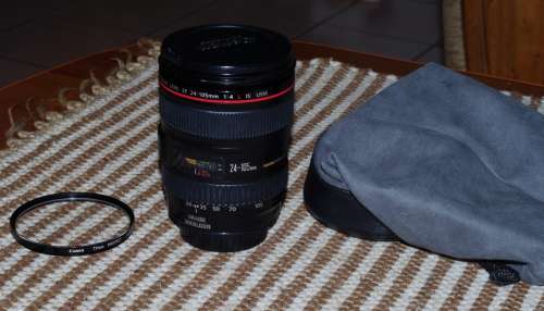 Canon 24-105 L IS lens, excellent condition.Photos show exact item on sale.