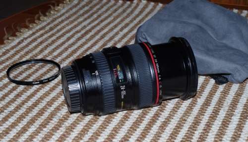 Canon 24-105 L IS lens, excellent condition.Photos show exact item on sale.