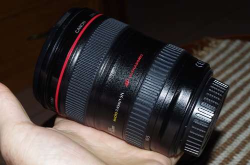 Canon 24-105 L IS lens, excellent condition.Photos show exact item on sale.