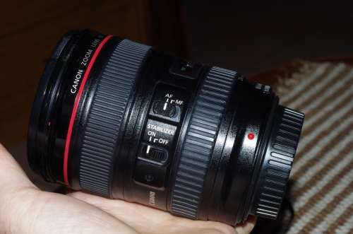 Canon 24-105 L IS lens, excellent condition.Photos show exact item on sale.