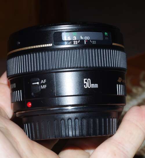 Canon 50mm USM 1.4, good condition photos show exact item on sale, has caps and softbag
