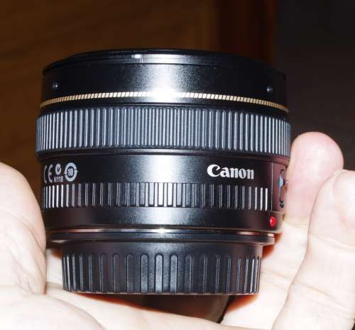 Canon 50mm USM 1.4, good condition photos show exact item on sale, has caps and softbag