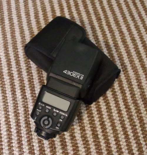 Canon 430EXII speelite with pouch in like new condition, mint.