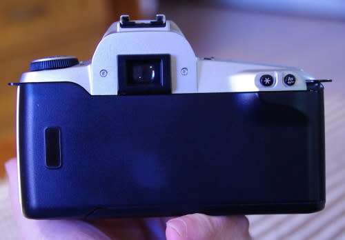 Canon 500N film camera working needs batteri, photos show exact kit, lens only works in manual mode.