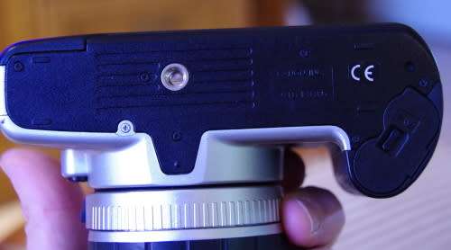 Canon 500N film camera working needs batteri, photos show exact kit, lens only works in manual mode.