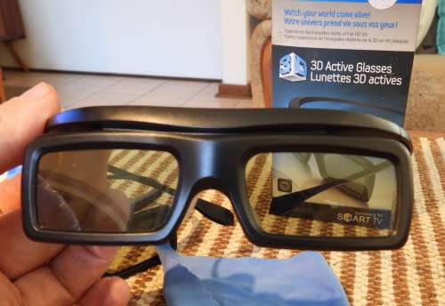 samsung 3D glasses, photos show exact items on sale, 2 for sale, 1 bid for both.