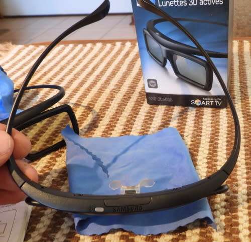 samsung 3D glasses, photos show exact items on sale, 2 for sale, 1 bid for both.