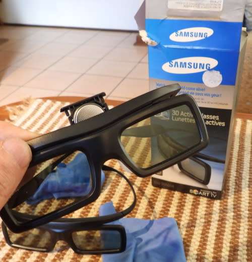 samsung 3D glasses, photos show exact items on sale, 2 for sale, 1 bid for both.