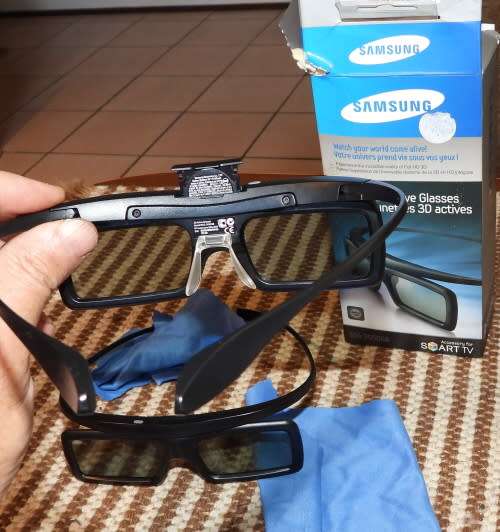 samsung 3D glasses, photos show exact items on sale, 2 for sale, 1 bid for both.