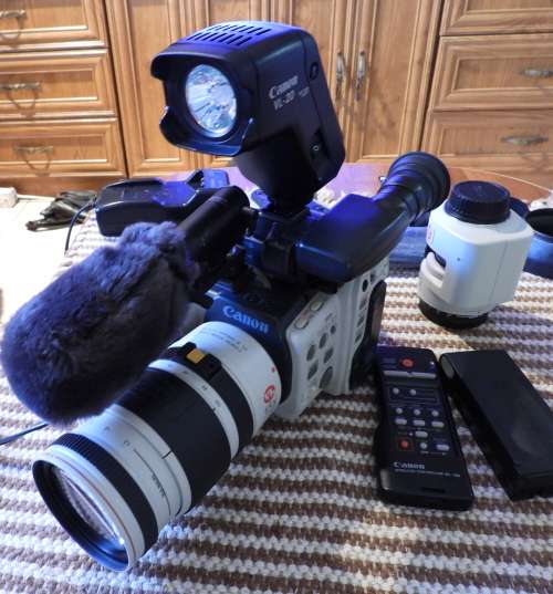 Canovision Hi 8 Ex1 video camera, please read description.